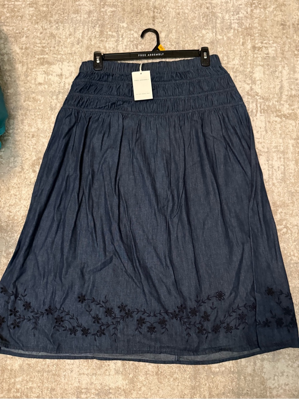 Free assembly Navy Maxi Skirt with Floral Embroidery size L 12/14-NWT - Picture 4 of 5